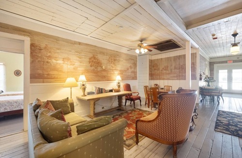 Cedar Key Hotel | The Downtown Historic Island Hotel