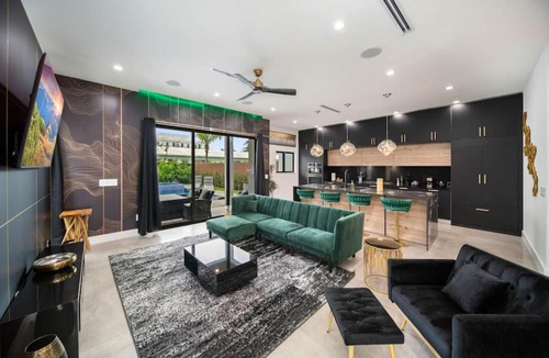 Victoria Park House | The Elements Home with 2 Pools