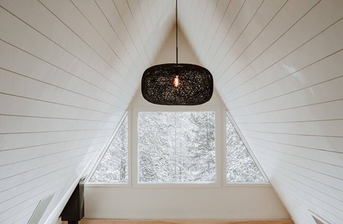 Valley of the Sun Cabin | The Elf Haus: Upscale A-Frame. Hot Tub. Dog Friendly. Elope. Close to Breck