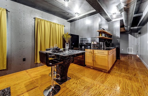 Sedalia Apartment | The Gallery - Modern Loft Apartment