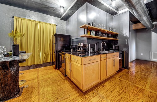 Sedalia Apartment | The Gallery - Modern Loft Apartment