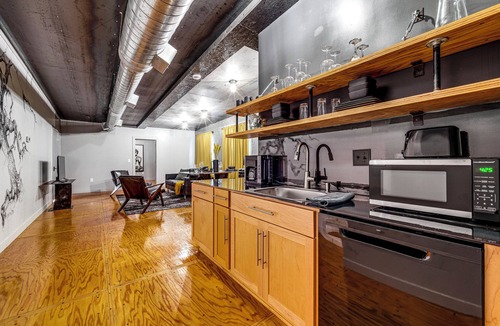 Sedalia Apartment | The Gallery - Modern Loft Apartment