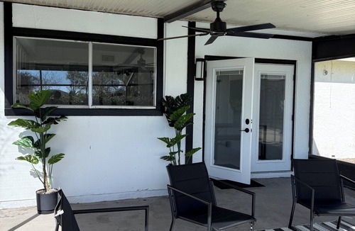 Citrus Park House | ‘The Gallery’ Spacious & Modern 4 Bedroom Getaway with Pool