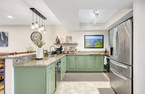 Clewiston Condo | The Gator Escape -Poolside Condo walk to Tiki Bar
