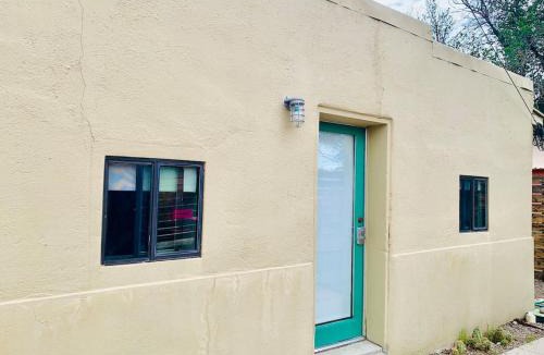 Marfa House | The Greenhouse - Cozy Adobe Casita for 2