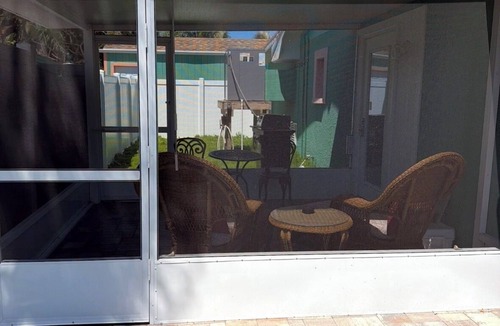 Sunny Shores Cottage | The "Grouper"