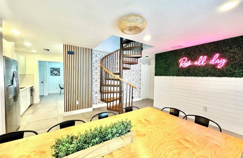 East Naples House | The Hampton Private Pool 5 Min to 5th Ave 10 Min to Beach Sleeps 16