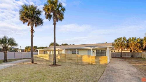Fort Walton Beach Apartment | The Hangout Okaloosa Island Beach Cottage