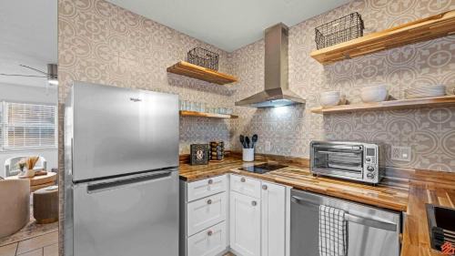 Fort Walton Beach Apartment | The Hangout Okaloosa Island Beach Cottage