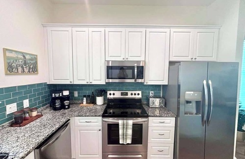 Pleasant Street House | The Harmony Suite, Near UF/Dtown