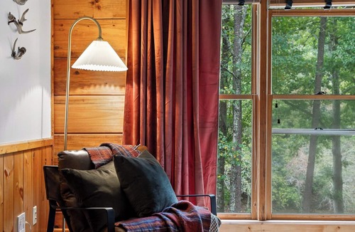 Cherry Log House | The Hidden Still~Blue Ridge Speakeasy Lakehouse~SLEEPS 22