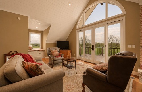 Chickamauga House | "The Hideaway at Kensington and Cove Farm"