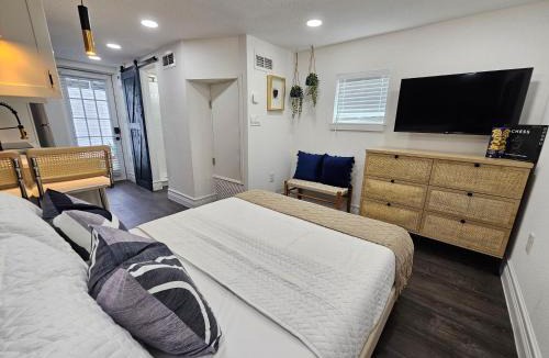 Lawsona - Fern Creek House | The Hideaway DT Orlando Tiny Home w Free Parking