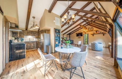 Jones Mills House | The Hideaway - Your Perfect Getaway Vacation