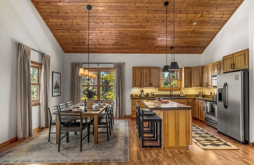 Valley of the Sun House | The Hideout: Speakeasy, Arcade, Sauna & Hot Tub&More: Mountain Cabin at 11,000ft