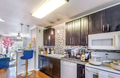 Nacogdoches Apartment | The Homestead - Luxury-Cozy 2BR Apartments Near Historic Downtown Nacogdoches