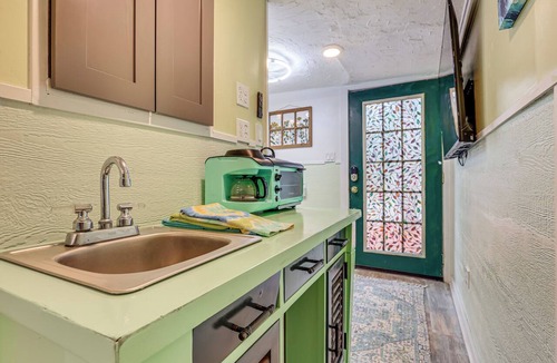 Keystone Heights Apartment | The Humming Bird Suite - Affordable Lakefront Fun