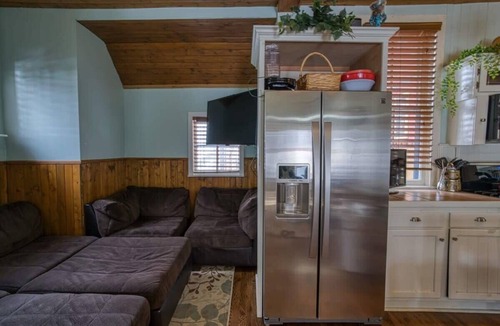 Leadville House | The Ice Palace — 5BR Victorian Sleeps 12, Walk to Downtown Leadville