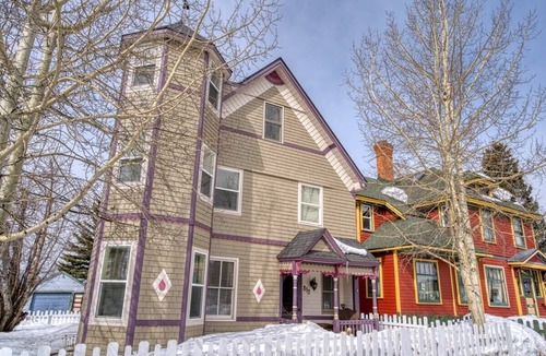 Leadville House | The Ice Palace — 5BR Victorian Sleeps 12, Walk to Downtown Leadville