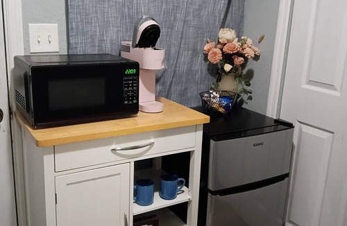 Jacksonville Apartment | THE JAX HIDEOUT DT studio w/shaded patio