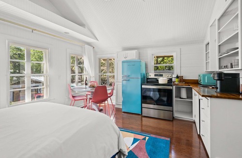 Downtown Apartment | The Julia Place Carriage House-Walk downtown from old Florida glam!