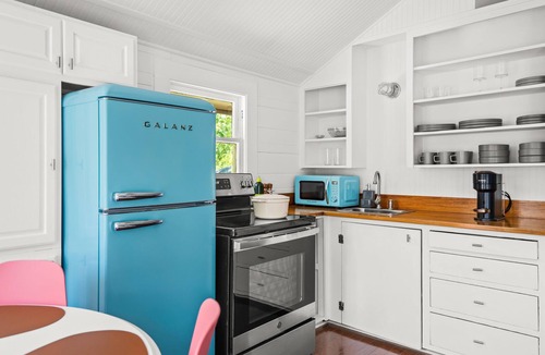 Downtown Apartment | The Julia Place Carriage House-Walk downtown from old Florida glam!