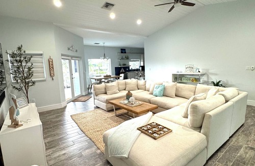Twin Lakes House | The Key Largo Oasis, a Beautiful Waterfront Home with 60’ Dock and Pool