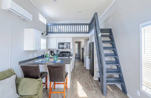 Port O Connor Cabin | THE KEYS OF POC Unit # 5 one bed w/loft and bunk beds