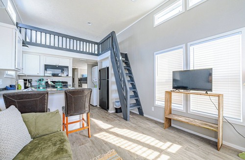 Port O Connor Cabin | THE KEYS OF POC Unit # 5 one bed w/loft and bunk beds