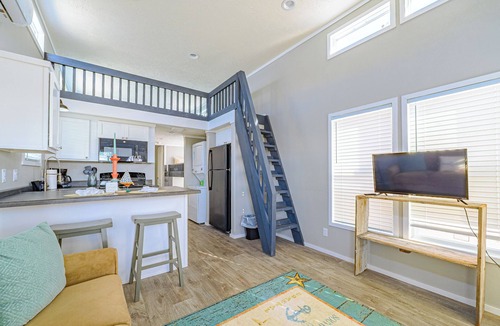 Port O Connor Cabin | THE KEYS OF POC Unit # 4 One Bed with loft and bunk beds