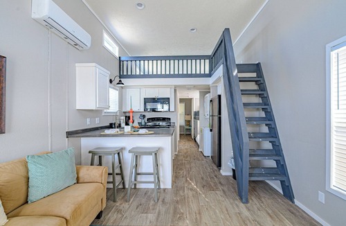 Port O Connor Cabin | THE KEYS OF POC Unit # 4 One Bed with loft and bunk beds