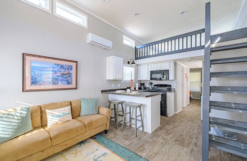 Port O Connor Cabin | THE KEYS OF POC Unit # 4 One Bed with loft and bunk beds