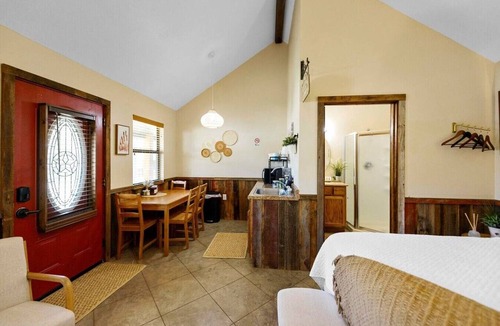 Waco Cabin | The Kiwi at Nicole Creek Cabins