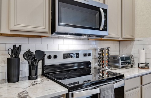 McKinney House | The Knob Cozy-Elegant Retreat in McKinney
