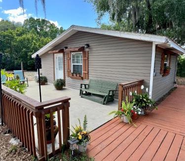 Lake Alfred House | The Lake Alfred Citruswood Cabin