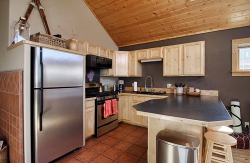 Leadville House | The Little Lodge Leadville — 2BR with Hot Tub, Pet-OK, 1.5 Blocks to Harrison