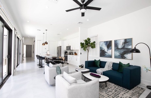 East Naples House | THE LOUNGE. Heated Pool! 10 Minutes to 5th Ave and Beach!