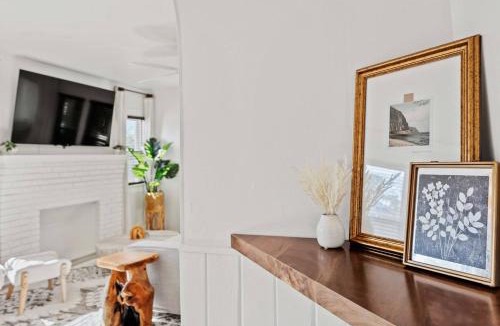 Holly Heights House | The Luxe Bohemian Coastal Haven