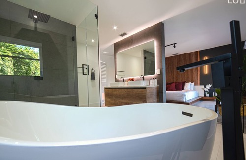 Richmond West Villa | The Mansion Pickleball, Golf and heated pool
