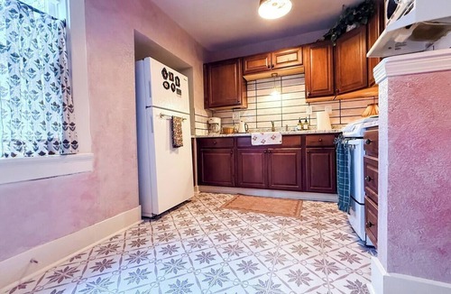 Kansas City House | The Nook - Walk to KC streetcar, Nelson & Plaza!