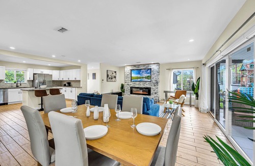 Ojus House | The Oasis Heaven In Miami - Private Pool - Sleeps 14 -