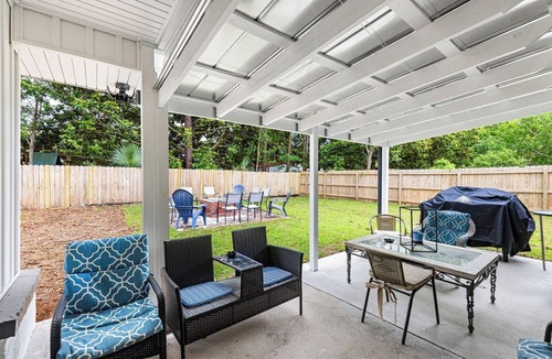 Niceville House | The Old Post House | Sleeps 12 | Destin Bay Bridge