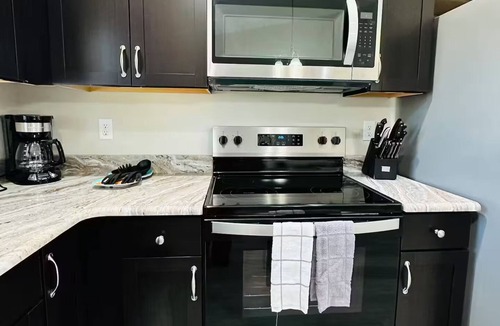 Ocala House | The Palm - 3 BR home Minutes away from WEC, OBS, FAST & HITS Located on W Hwy 40