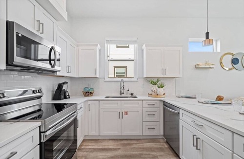 El Centro Beach House | The Palms at Vincente