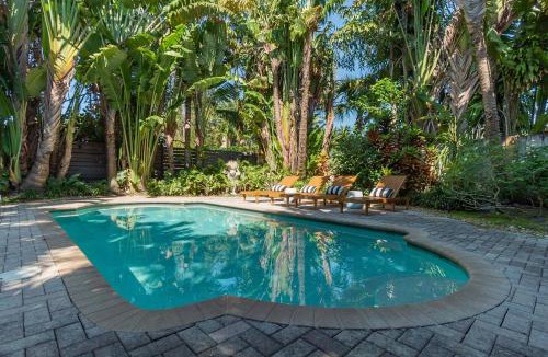 Flamingo Parks House | The Palms Cottage Private Pool, Downtown, Beach, CityPlace