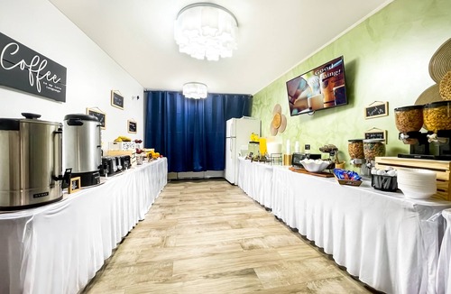 Hollywood Apartment | The Palms