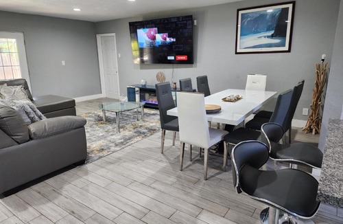 Ives Estates Apartment | The Perfect Vacation Getaway !