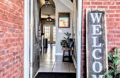 Enterprise House | The Pilot's Parlor 2BR/2.5 Bath townhouse 7 min to base