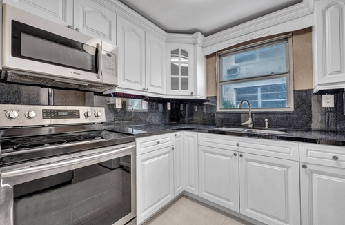 East Little Havana House | The Pink Palm | Little Havana | Pool & Hot Tub