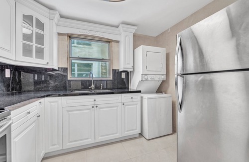 East Little Havana House | The Pink Palm | Little Havana | Pool & Hot Tub